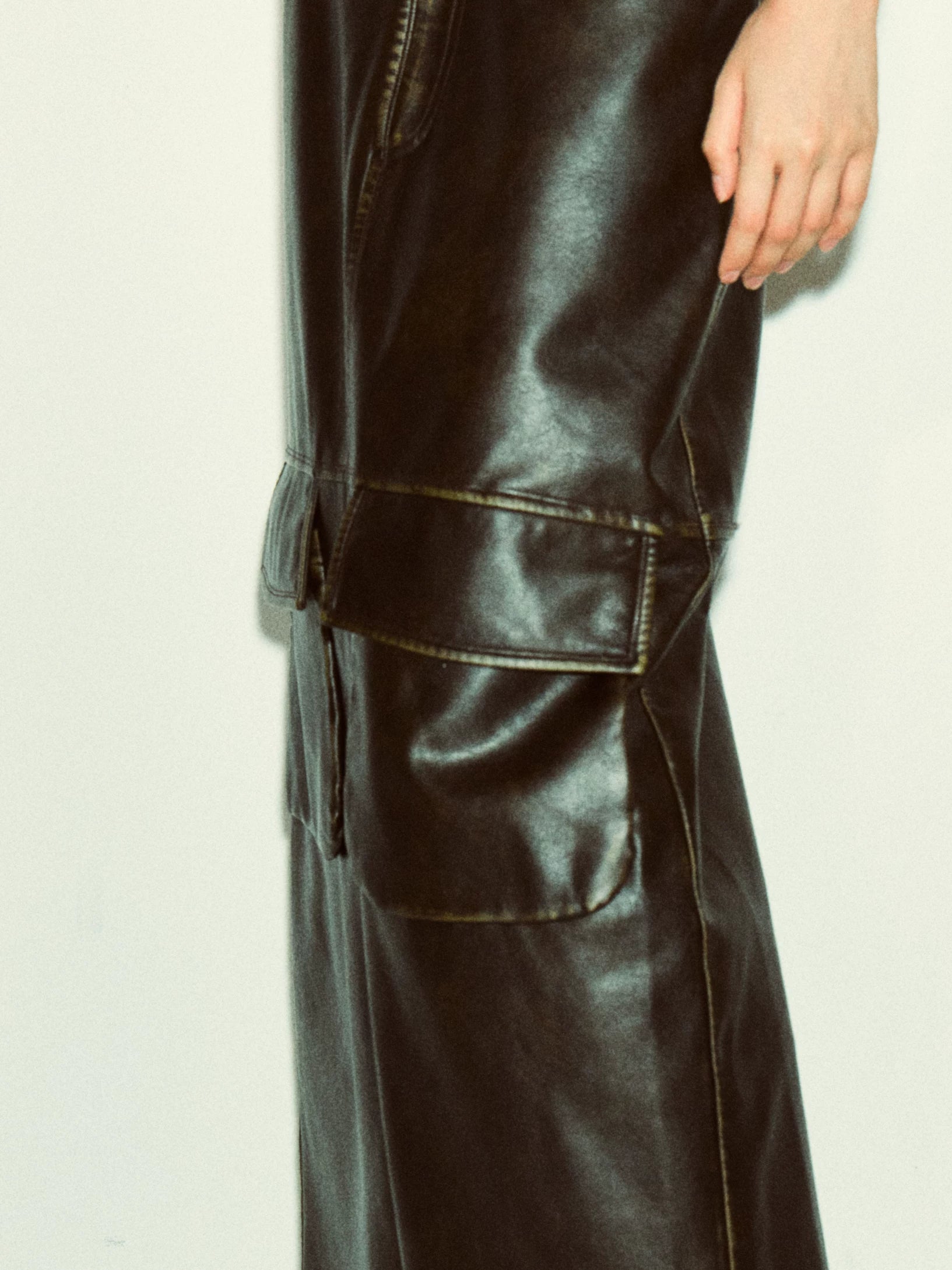 Maxirock aus Faux-Leder im Used-Look - Ansicht 3
