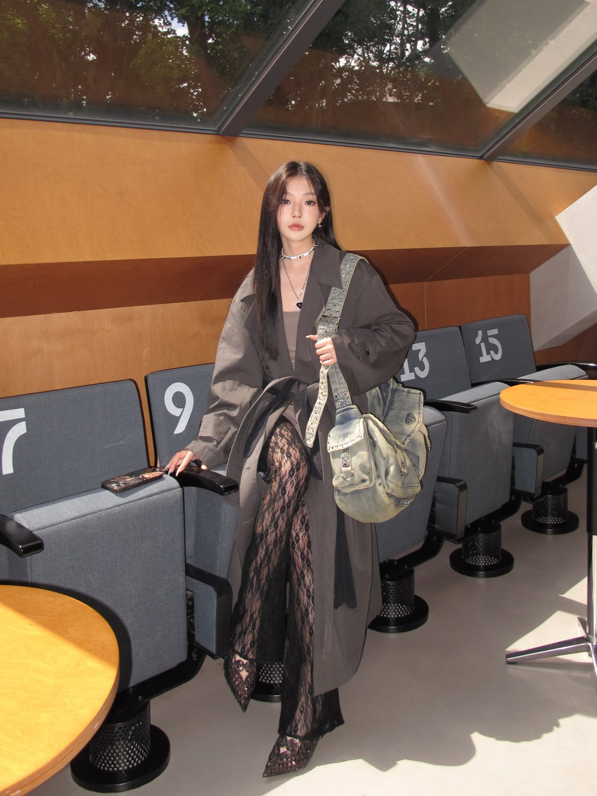 Black Lace Flared Pants — 上身效果